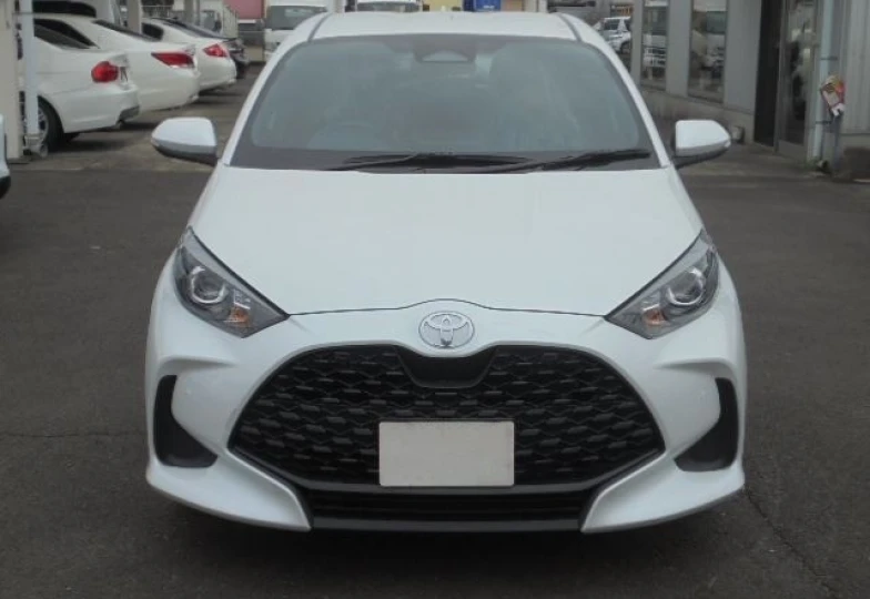 Toyota Yaris Белый