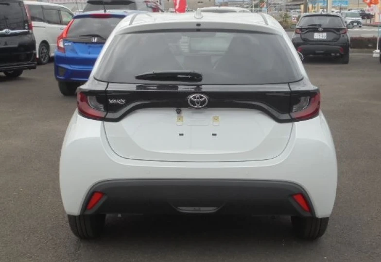 Toyota Yaris Белый