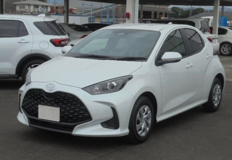 Toyota Yaris Белый