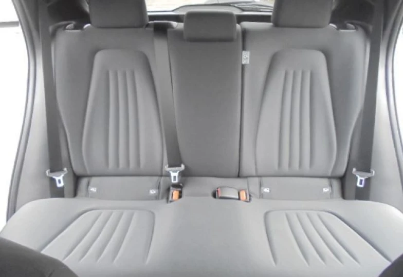 Toyota Yaris Белый