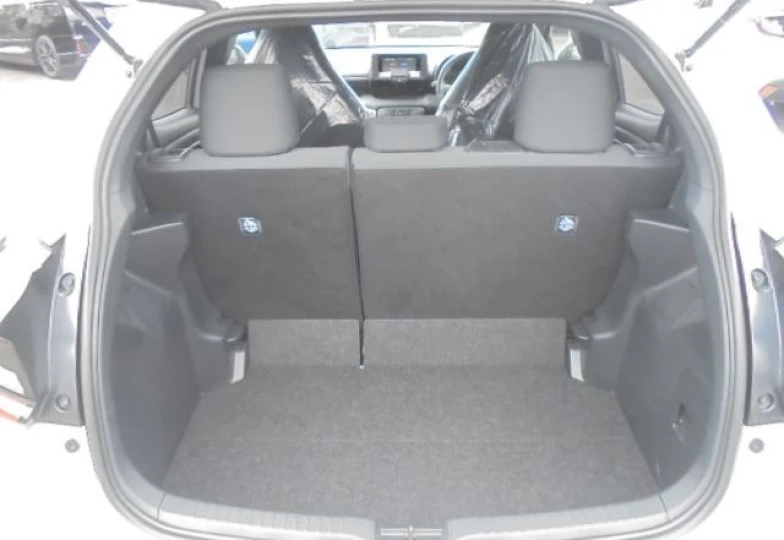Toyota Yaris Белый