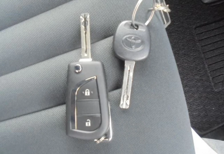 Toyota Yaris Белый