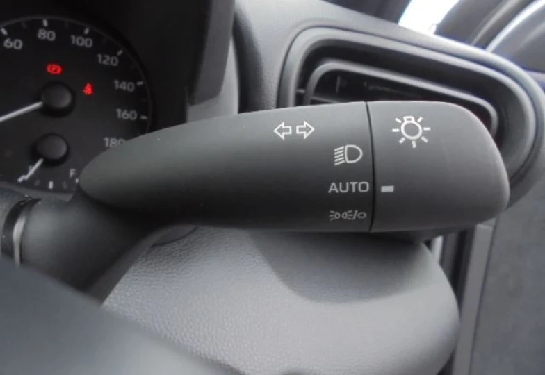 Toyota Yaris Белый