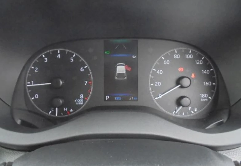 Toyota Yaris Белый