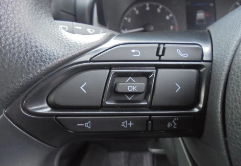 Toyota Yaris Белый