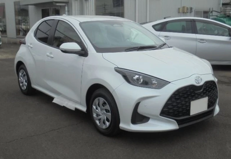 Toyota Yaris Белый