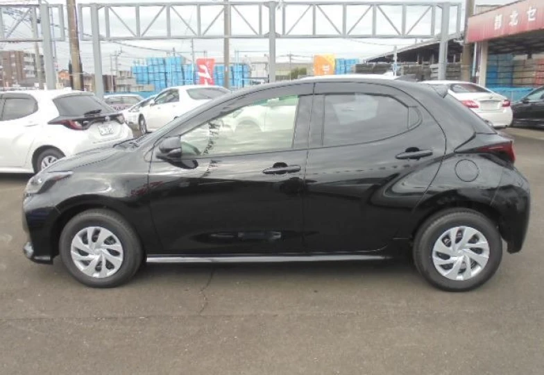 Toyota Yaris Черный