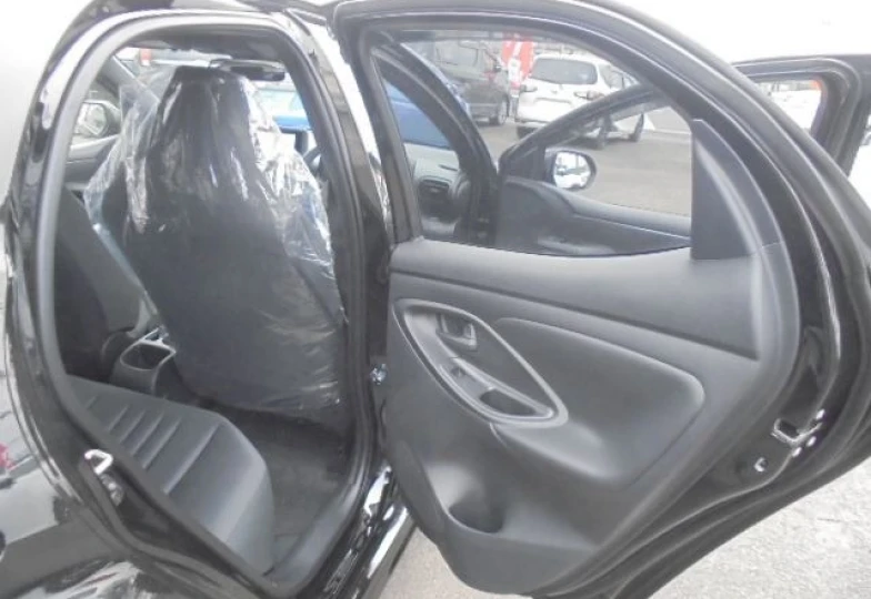 Toyota Yaris Черный