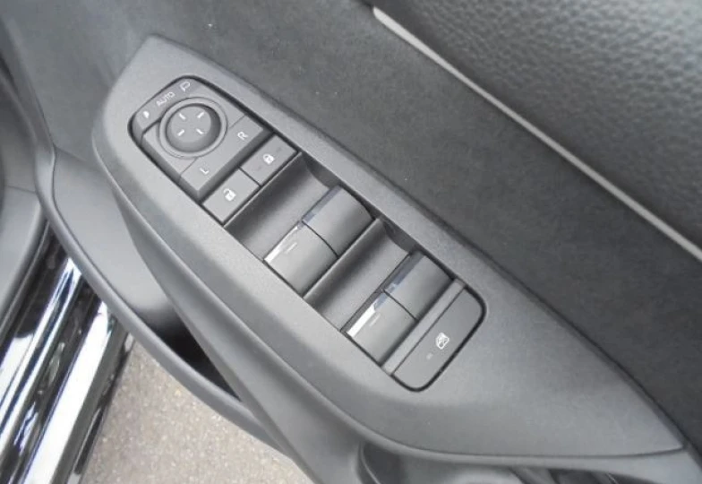 Toyota Yaris Черный