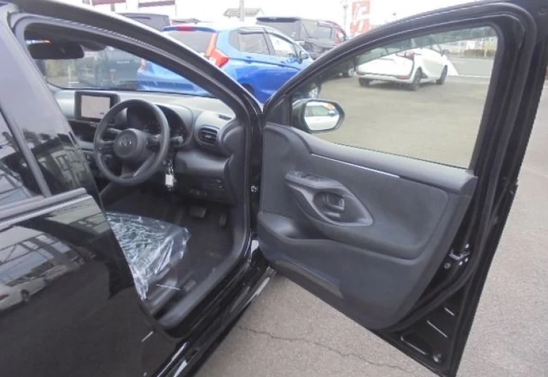 Toyota Yaris Черный