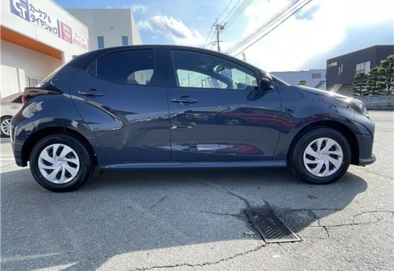 Toyota Yaris Серый