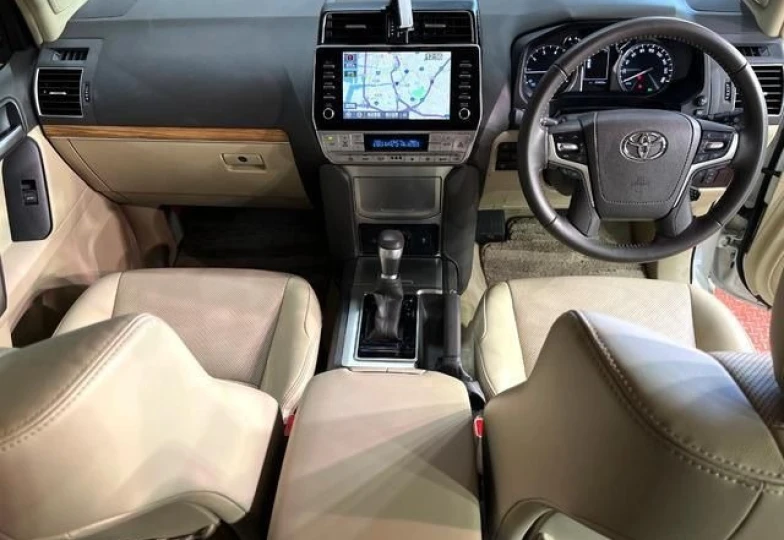 Toyota Land Cruiser Prado Белый