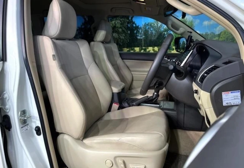 Toyota Land Cruiser Prado Белый