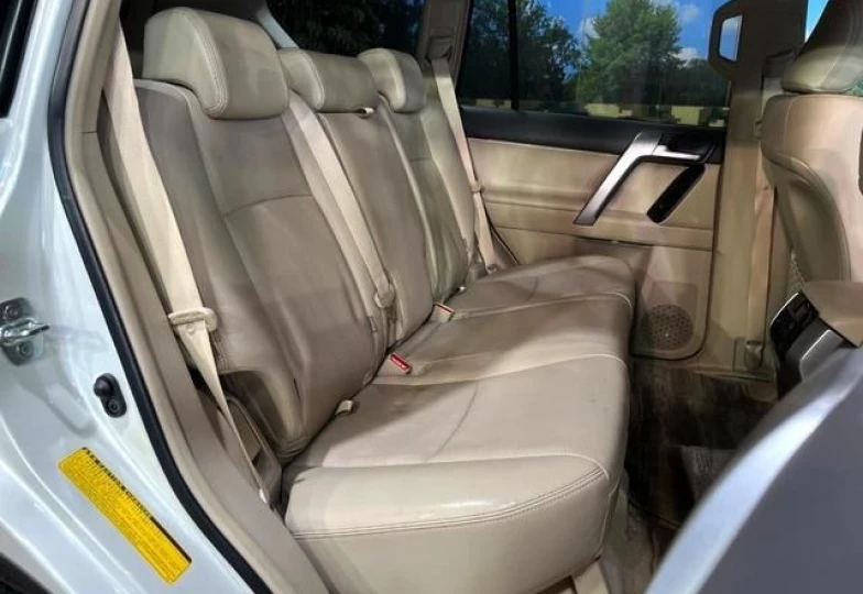 Toyota Land Cruiser Prado Белый