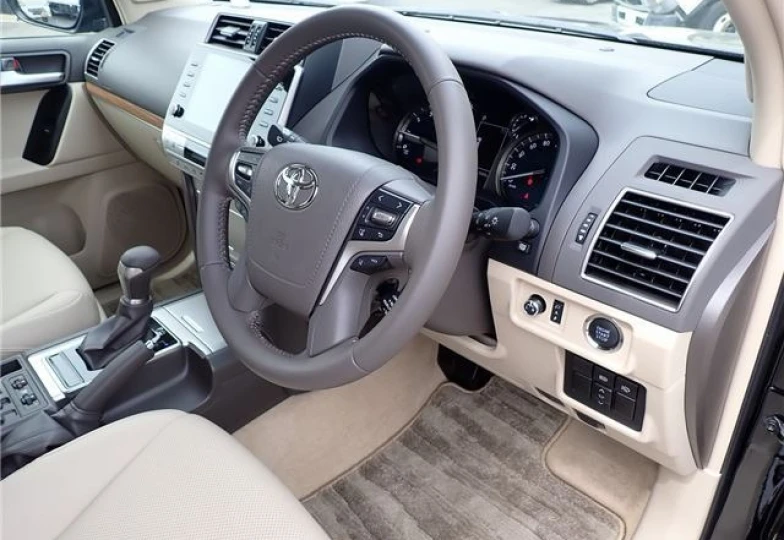 Toyota Land Cruiser Prado Черный