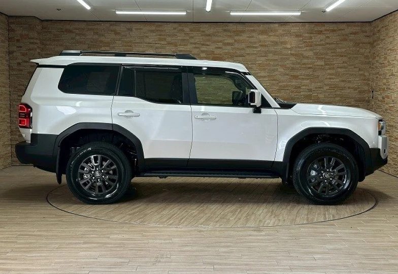 Toyota Land Cruiser 250 Белый