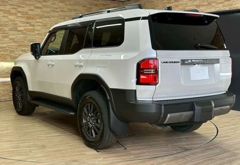 Toyota Land Cruiser 250 Белый