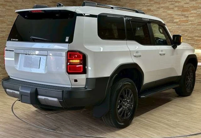 Toyota Land Cruiser 250 Белый