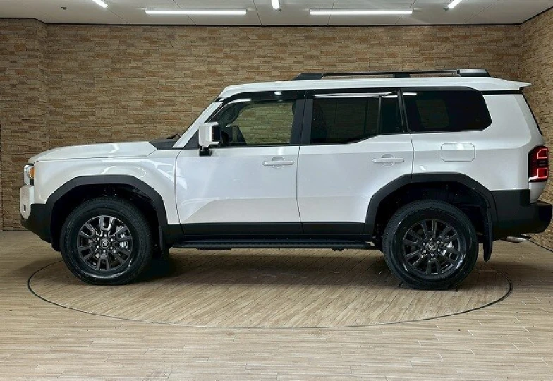 Toyota Land Cruiser 250 Белый