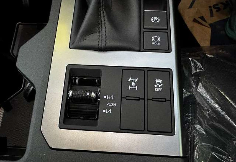 Toyota Land Cruiser 250 Белый