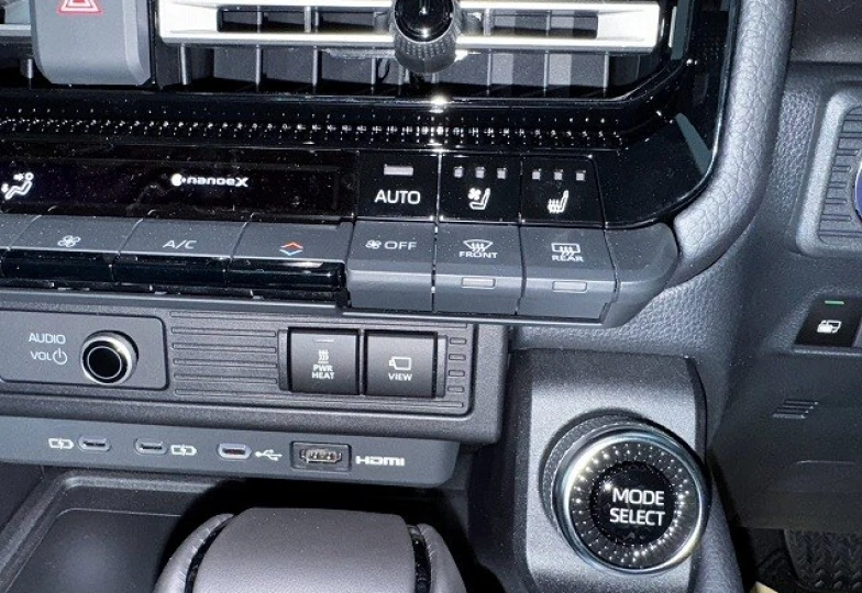 Toyota Land Cruiser 250 Белый