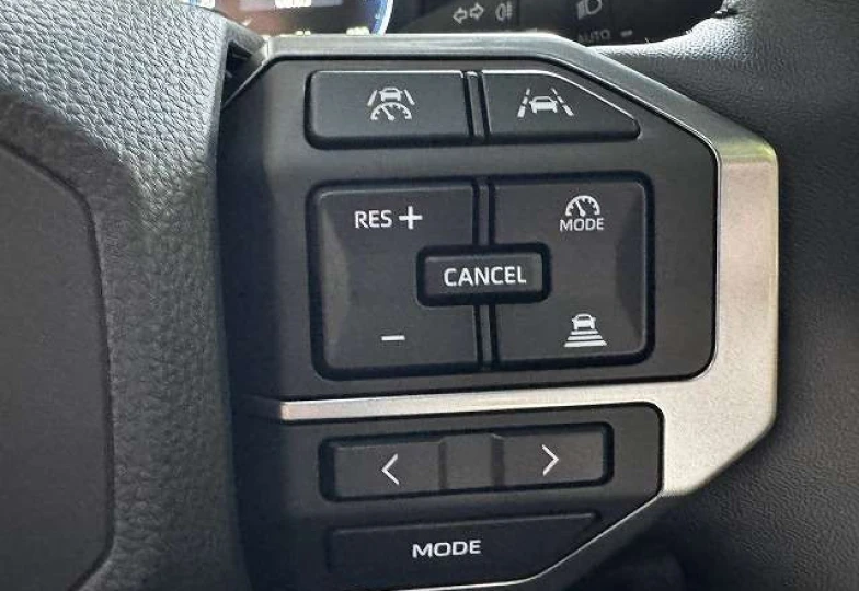 Toyota Land Cruiser 250 Белый