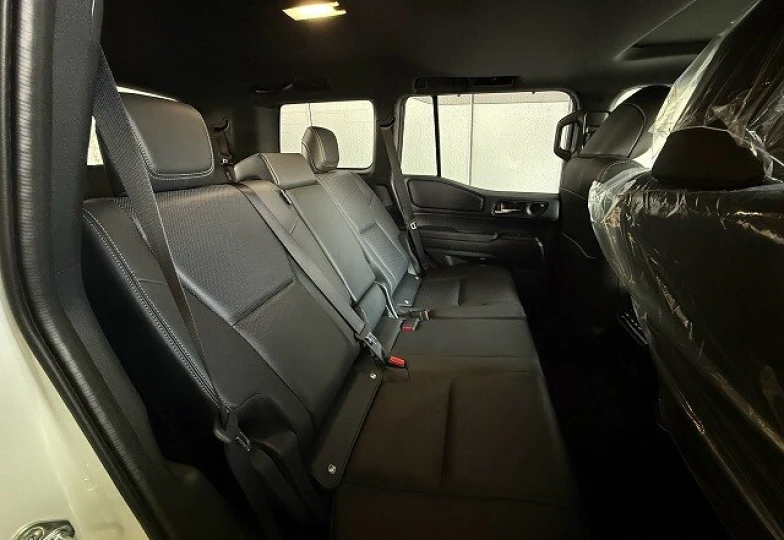 Toyota Land Cruiser 250 Белый