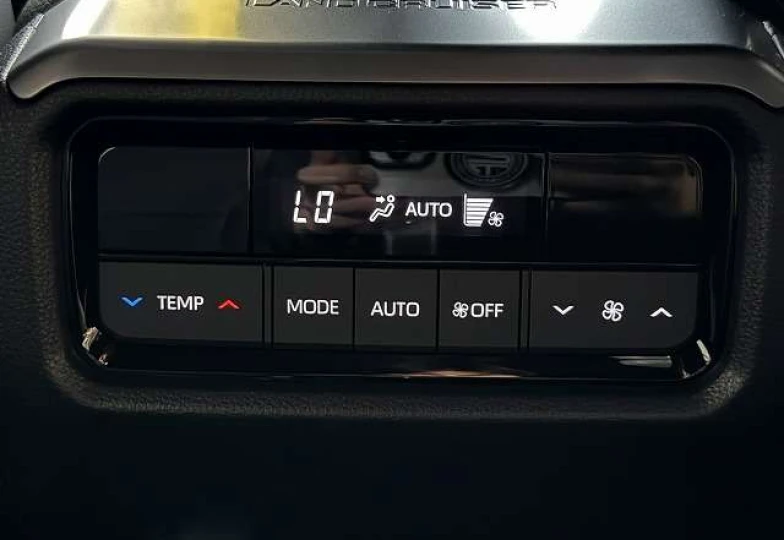 Toyota Land Cruiser 250 Белый