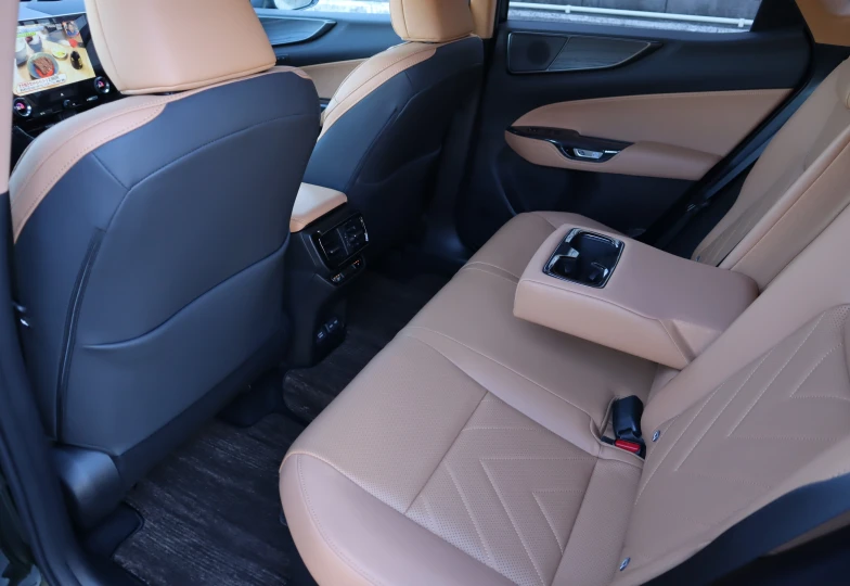 Lexus NX Зеленый