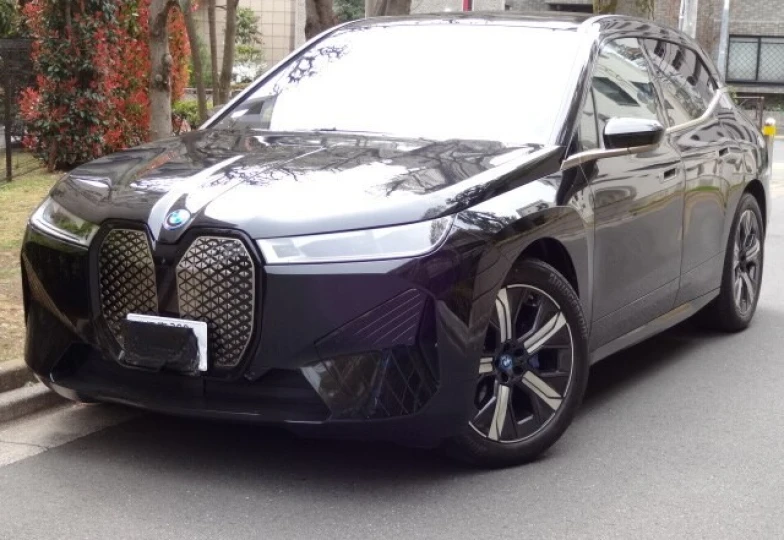 BMW iX Черный