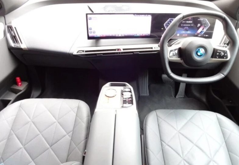 BMW iX Черный
