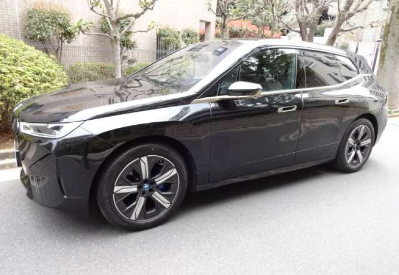 BMW iX Черный