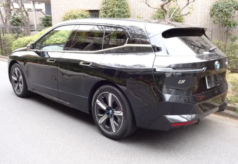 BMW iX Черный