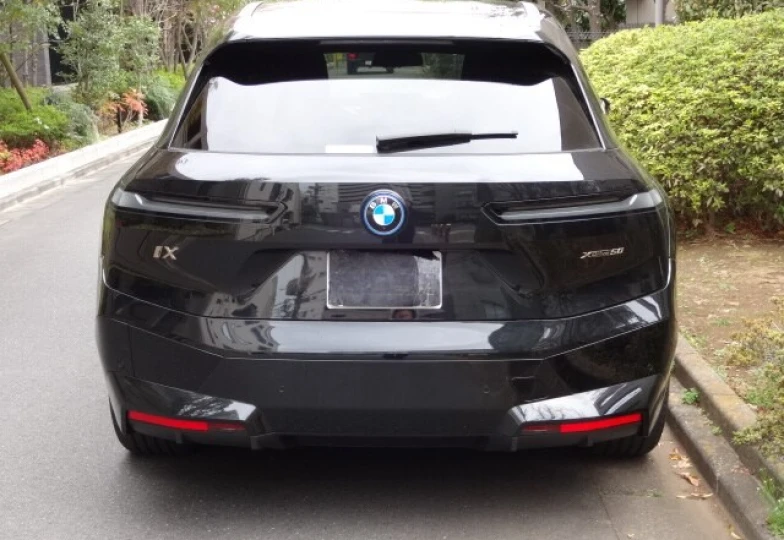 BMW iX Черный