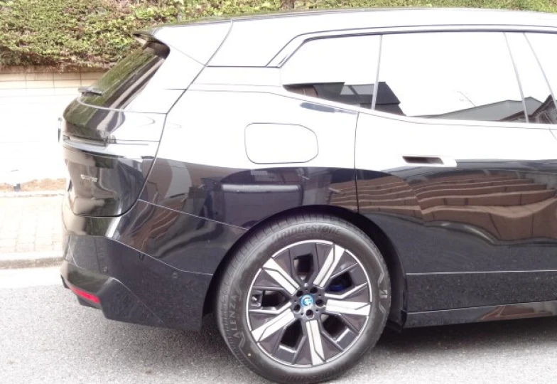BMW iX Черный
