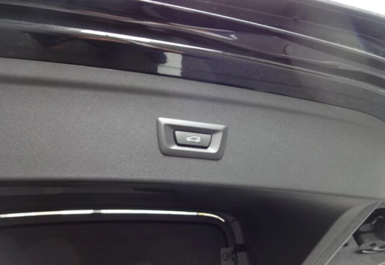BMW iX Черный