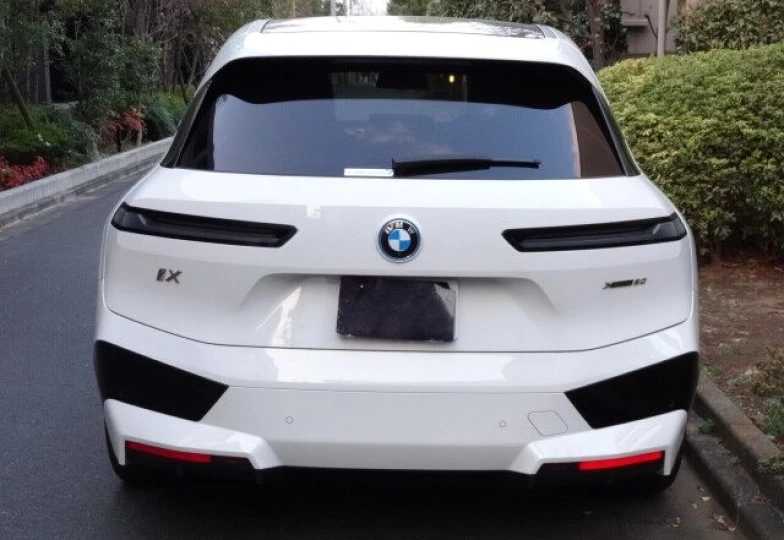 BMW iX Белый