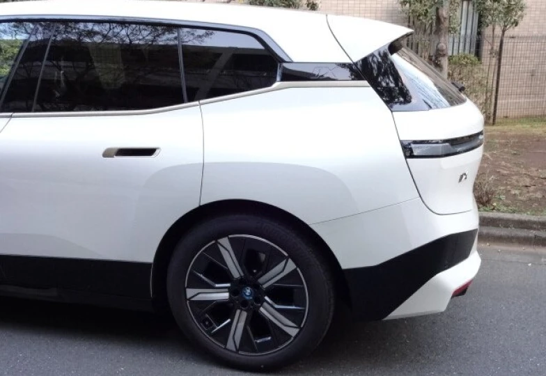 BMW iX Белый