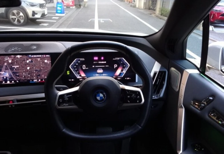 BMW iX Белый