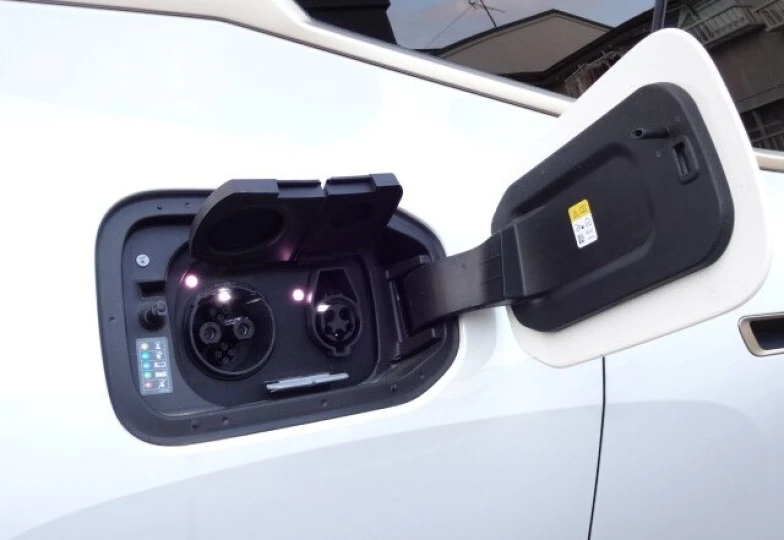 BMW iX Белый