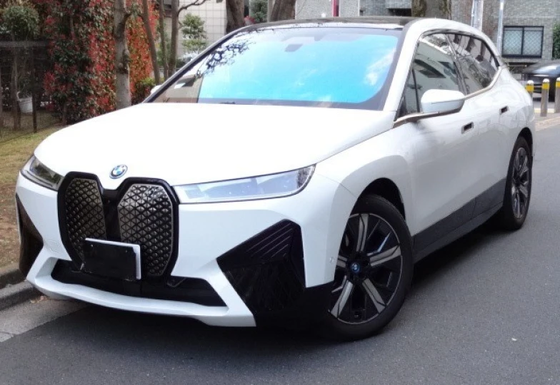 BMW iX Белый