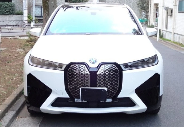 BMW iX Белый