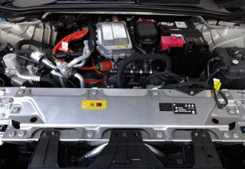 BMW iX Белый