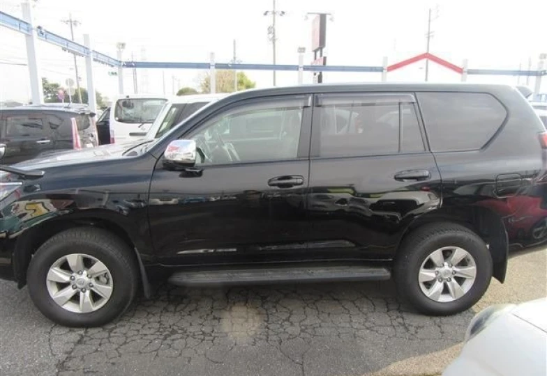 Toyota Land Cruiser Prado Черный