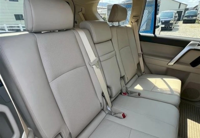 Toyota Land Cruiser Prado Черный