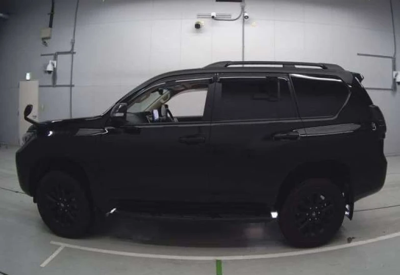 Toyota Land Cruiser Prado Черный