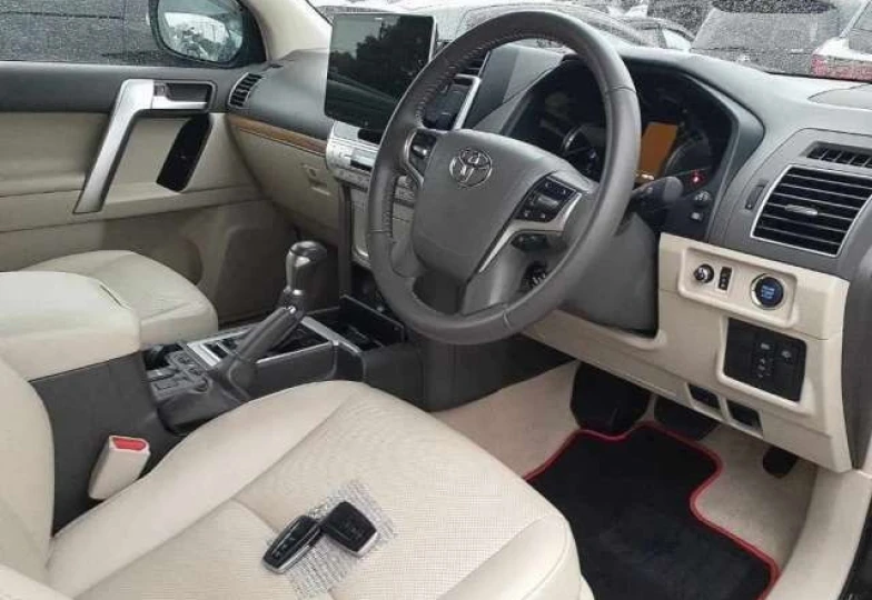 Toyota Land Cruiser Prado Черный
