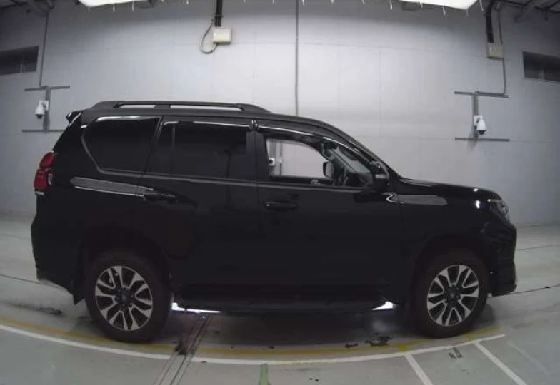 Toyota Land Cruiser Prado Черный