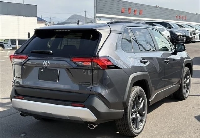 Toyota RAV4 Черный