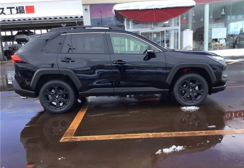 Toyota RAV4 Черный
